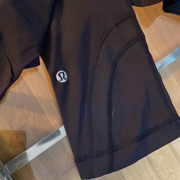 Lululemon Capri workout leggings, SoulCycle, size 4, skull - Picture 9 of 10